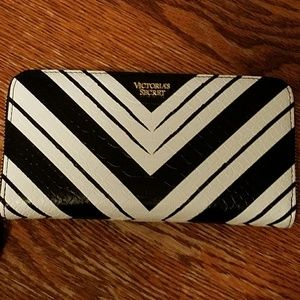 Victoria's Secret Bags - Victoria's Secret Victoria's Secret Bags - Victoria's Secret